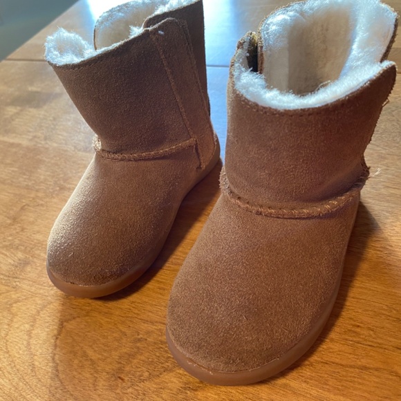 Little Kids Uggs Size Sm/6 - Picture 3 of 11